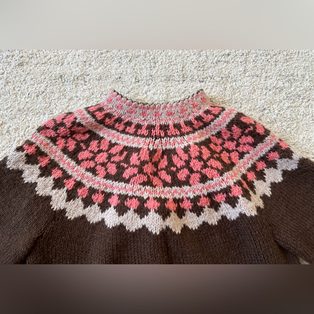 Hand-knit Sweater - Picture 5 of 8